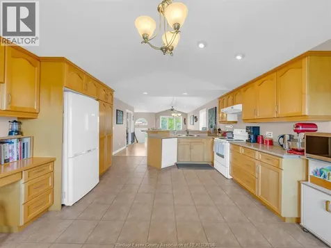 1541 Heatherglen Drive Tecumseh ON N8N 5B3