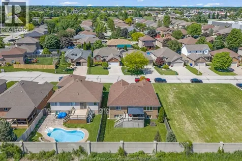 1541 Heatherglen Drive Tecumseh ON N8N 5B3