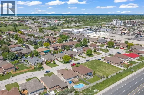 1541 Heatherglen Drive Tecumseh ON N8N 5B3