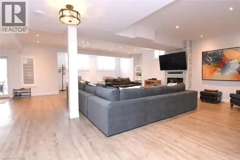 211 Tollgate Drive Ancaster ON L9G 5C8