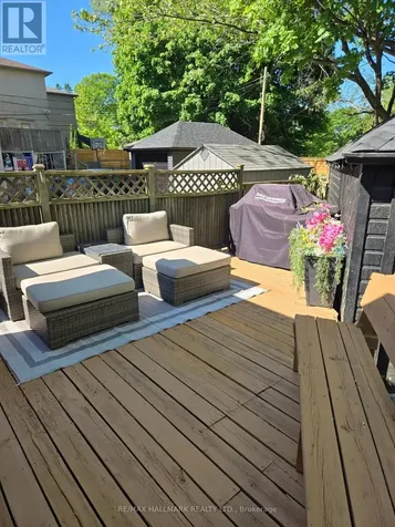 22 Airley Crescent Toronto (east York) ON M4K 4H6