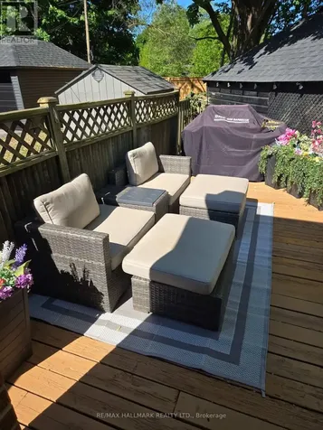 22 Airley Crescent Toronto (east York) ON M4K 4H6