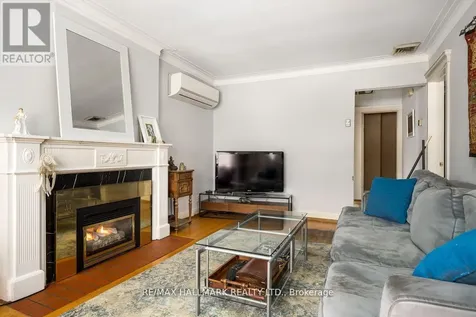 22 Airley Crescent Toronto (east York) ON M4K 4H6