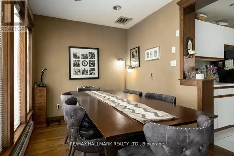 22 Airley Crescent Toronto (east York) ON M4K 4H6