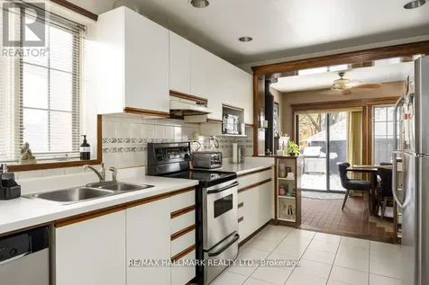 22 Airley Crescent Toronto (east York) ON M4K 4H6