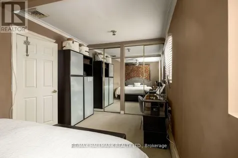 22 Airley Crescent Toronto (east York) ON M4K 4H6