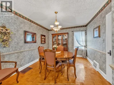 561 Elinor Street Windsor ON N8P 1E3