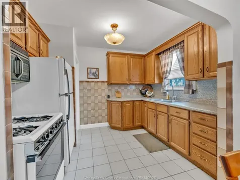 561 Elinor Street Windsor ON N8P 1E3