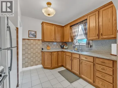 561 Elinor Street Windsor ON N8P 1E3