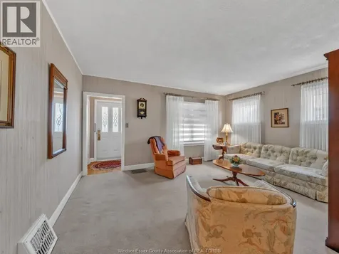 561 Elinor Street Windsor ON N8P 1E3