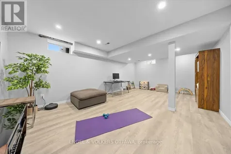 3762 Autumnwood Street Ottawa ON K1T 2K8