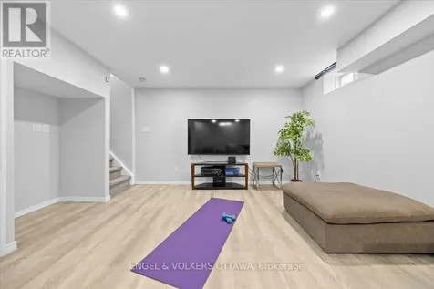 3762 Autumnwood Street Ottawa ON K1T 2K8