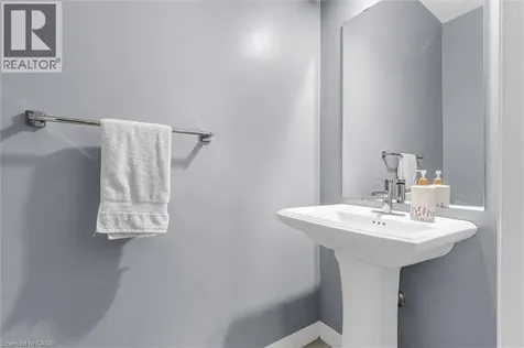 55 Greenwich Avenue Stoney Creek ON L8J 0L6