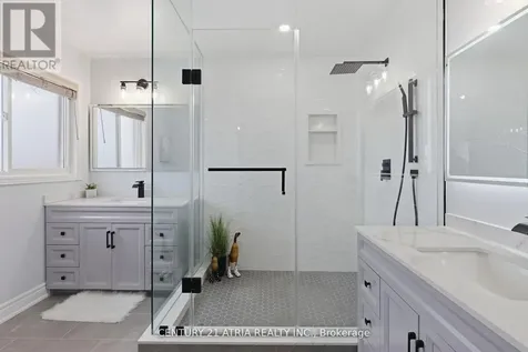 18 Abbott Avenue Aurora ON L4G 7V7