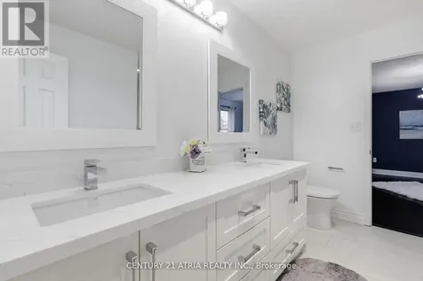 18 Abbott Avenue Aurora ON L4G 7V7