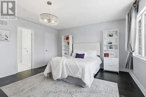 18 Abbott Avenue Aurora ON L4G 7V7