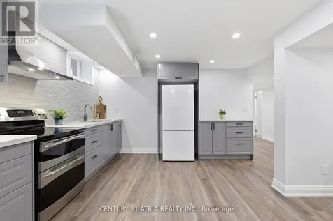 18 Abbott Avenue Aurora ON L4G 7V7