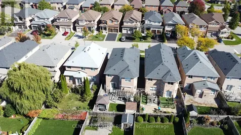 18 Abbott Avenue Aurora ON L4G 7V7