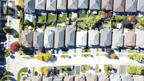 18 Abbott Avenue Aurora ON L4G 7V7
