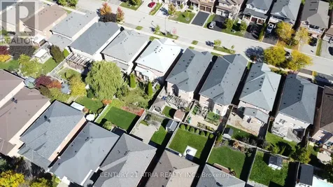 18 Abbott Avenue Aurora ON L4G 7V7