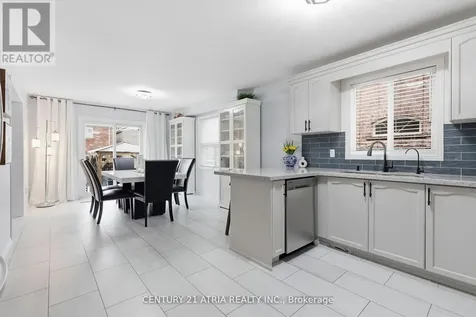 18 Abbott Avenue Aurora ON L4G 7V7