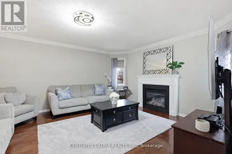 18 Abbott Avenue Aurora ON L4G 7V7