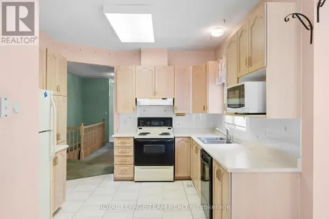 41 Billingham Crescent Ottawa ON K2K 2T7