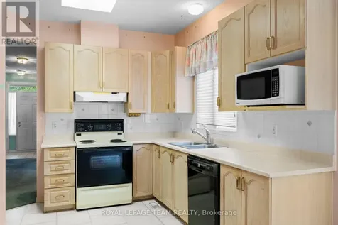 41 Billingham Crescent Ottawa ON K2K 2T7