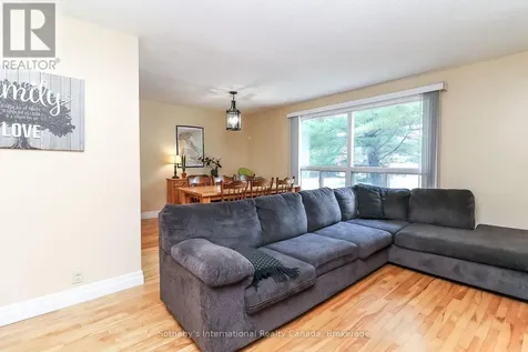 33 Parkwood Drive Wasaga Beach ON L9Z 2T2