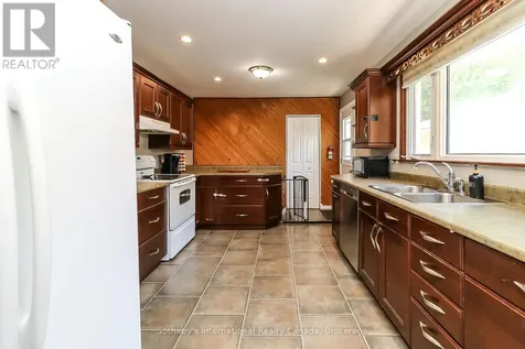 33 Parkwood Drive Wasaga Beach ON L9Z 2T2