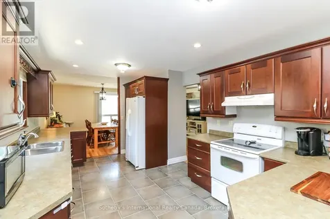 33 Parkwood Drive Wasaga Beach ON L9Z 2T2
