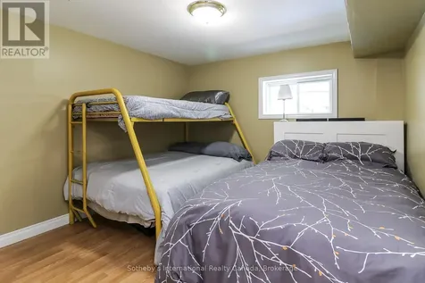 33 Parkwood Drive Wasaga Beach ON L9Z 2T2