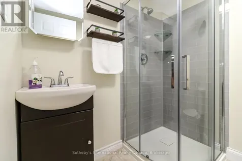 33 Parkwood Drive Wasaga Beach ON L9Z 2T2