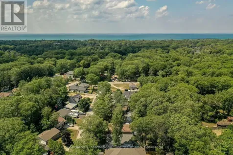 33 Parkwood Drive Wasaga Beach ON L9Z 2T2