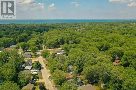 33 Parkwood Drive Wasaga Beach ON L9Z 2T2