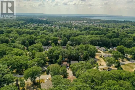 33 Parkwood Drive Wasaga Beach ON L9Z 2T2