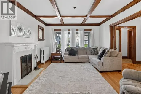 911 Victoria Avenue Windsor ON N9A 4N5