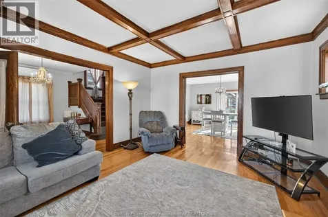 911 Victoria Avenue Windsor ON N9A 4N5