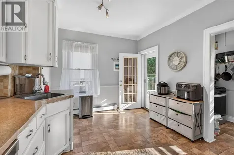 911 Victoria Avenue Windsor ON N9A 4N5