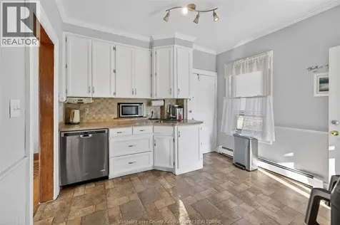911 Victoria Avenue Windsor ON N9A 4N5