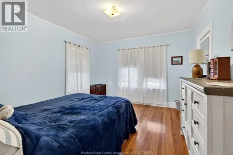 911 Victoria Avenue Windsor ON N9A 4N5
