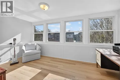 911 Victoria Avenue Windsor ON N9A 4N5