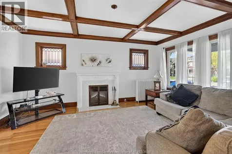 911 Victoria Avenue Windsor ON N9A 4N5
