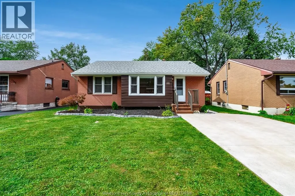 1342 Marlborough Boulevard Windsor ON N9C 1Y7