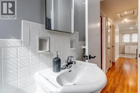 1342 Marlborough Boulevard Windsor ON N9C 1Y7