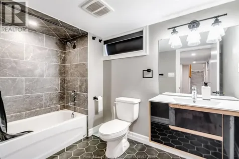1342 Marlborough Boulevard Windsor ON N9C 1Y7