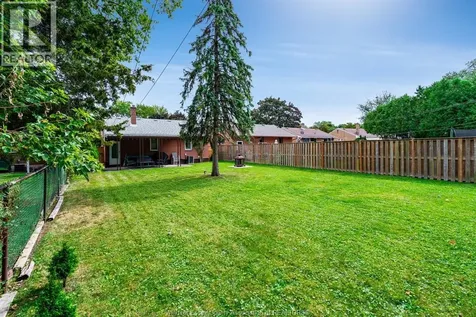 1342 Marlborough Boulevard Windsor ON N9C 1Y7