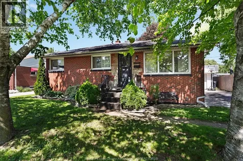 3668 Mckay Windsor ON N9E 2S2