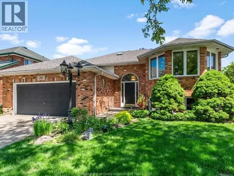211 Sunnyside Lasalle ON N9J 3J2