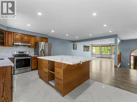 211 Sunnyside Lasalle ON N9J 3J2